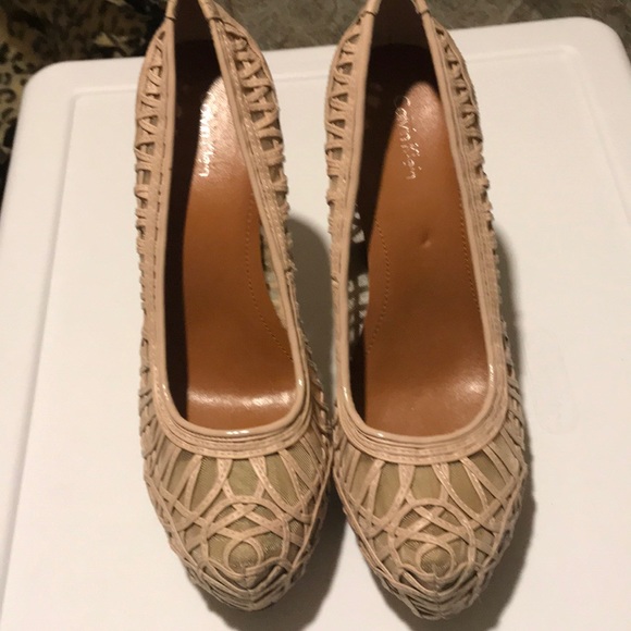 Calvin Klein Platform tan heels - Picture 1 of 4